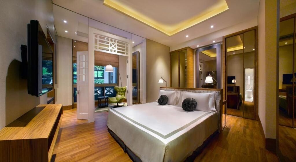 best hotels in singapore for tourists